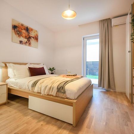 Vacation Feel - 2Br Apartment With Terrace & Private Parking In Baneasa 布加勒斯特 外观 照片
